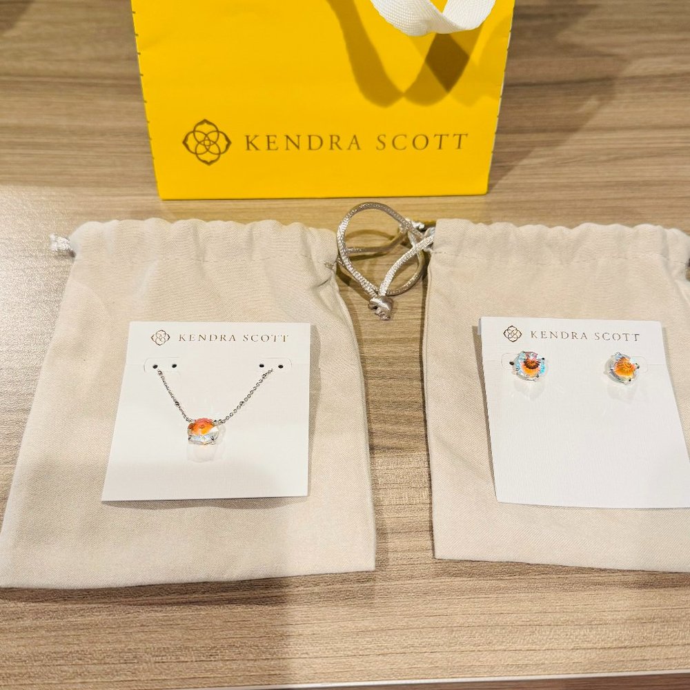 BNWT Kendra Scott Jolie Silver Pendant Necklace and Stud Earrings Dichroic Glass